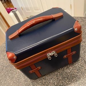 Mark and Graham Terminal 1 Train Case/Cosmetic Case